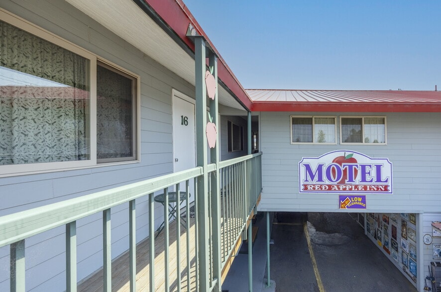 More Photos Of 815 Main Ave, Tillamook Hotel For Sale