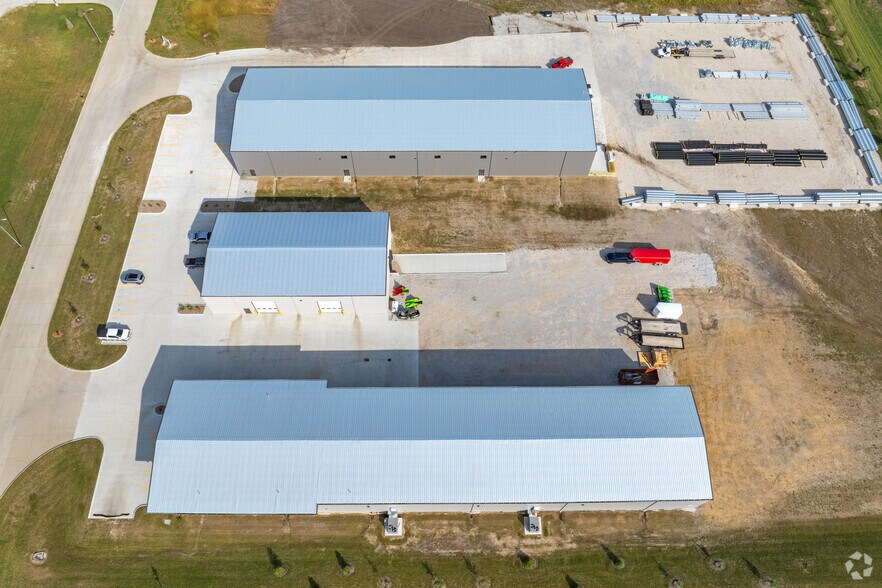 More Photos Of 1407 NW Laurel St, Elkhart Warehouse For Sale