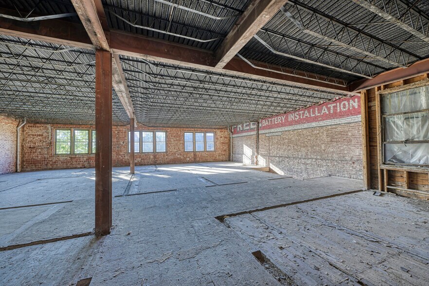 More Photos Of 237-245 Broad St, Kingsport Storefront For Sale