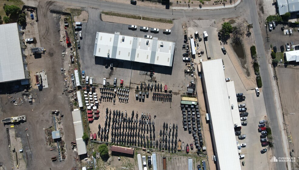 More Photos Of 895 N 5th Ave, Brighton Distribution For Lease