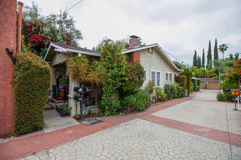 More Photos Of 2170-2178 E Villa St, Pasadena Storefront Retail Residential For Sale