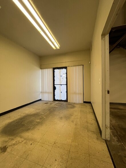 More Photos Of 21087 Cabot Blvd, Hayward Warehouse For Sale