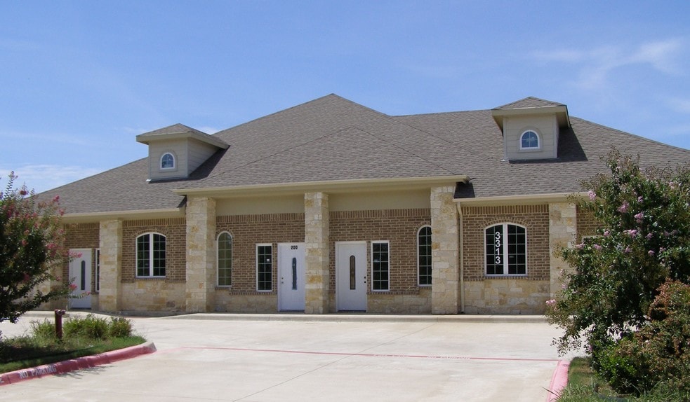 More Photos Of 3313 Naaman School Rd, Garland Office For Sale