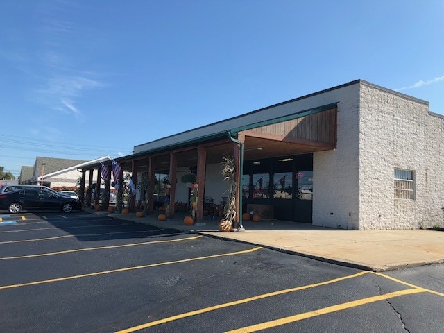 More Photos Of 13425 Snow Rd, Brook Park Freestanding For Lease