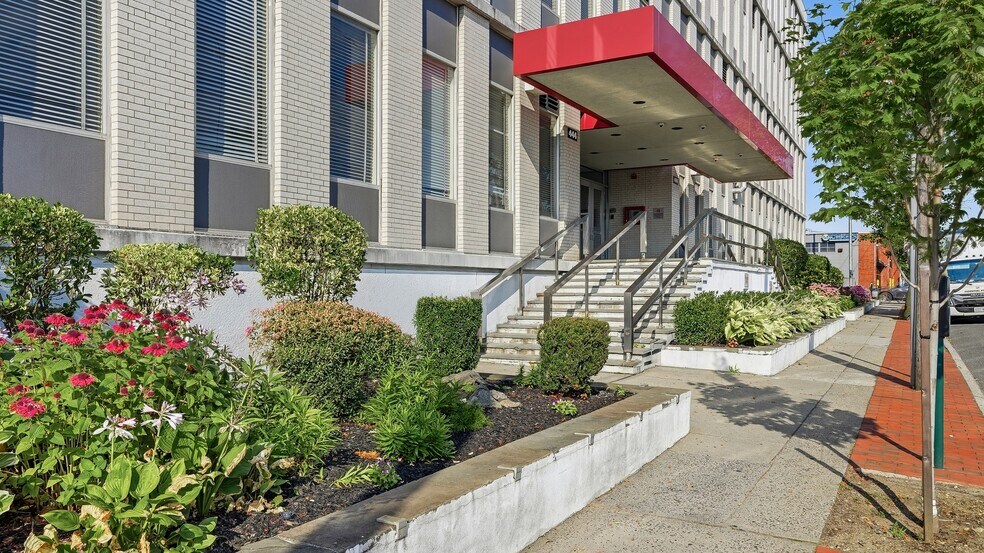 More Photos Of 444 Merrick Rd, Lynbrook Medical For Lease