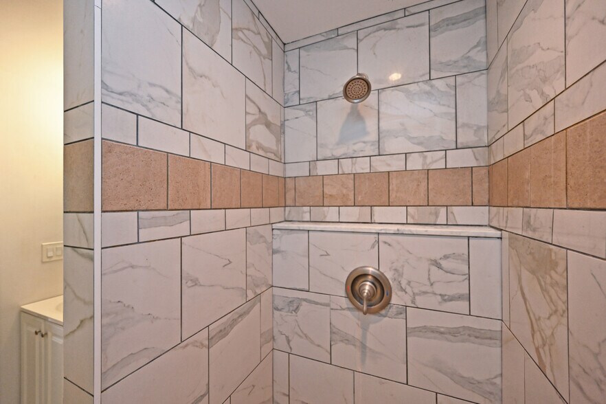 More Photos Of 226 E Clifton Ave, Cincinnati Apartments For Sale