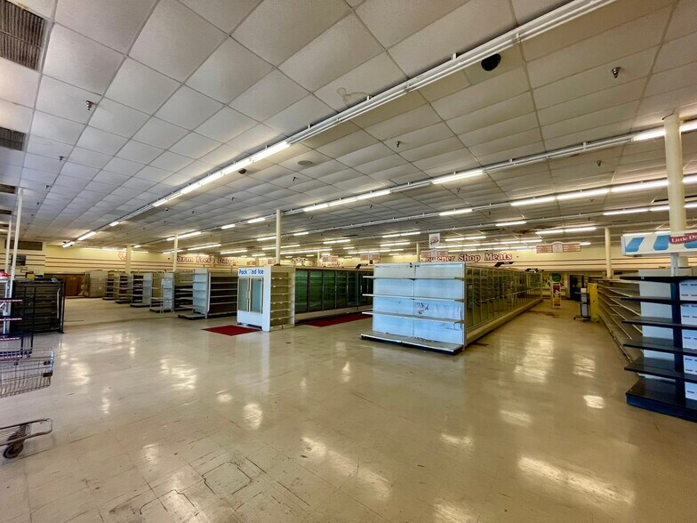 More Photos Of 1150 E Peace St, Canton Unknown For Lease