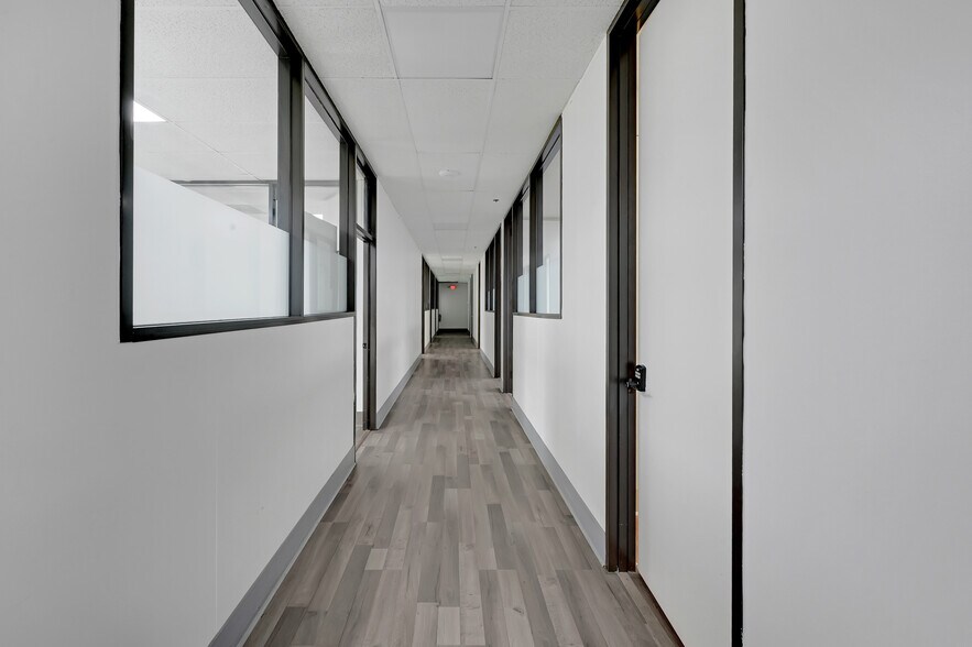 More Photos Of 1124 Blalock Rd, Houston Warehouse For Lease
