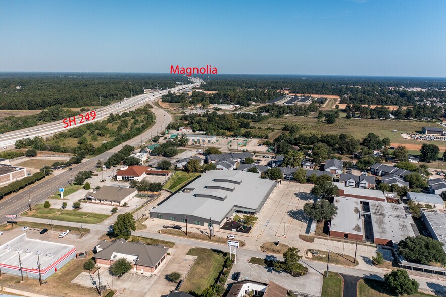 More Photos Of 1404 W Main St, Tomball Freestanding For Sale