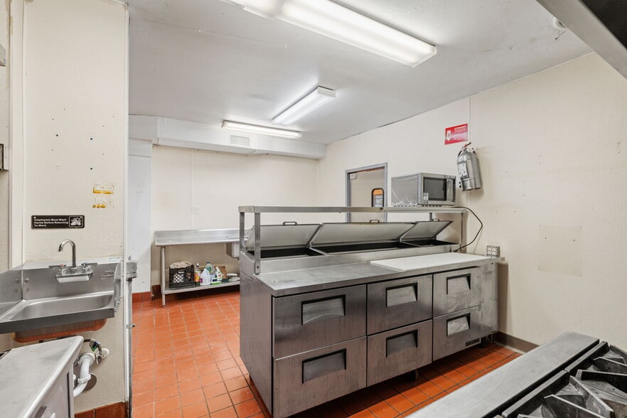 More Photos Of 5554 34th Ave S, Minneapolis Restaurant For Sale