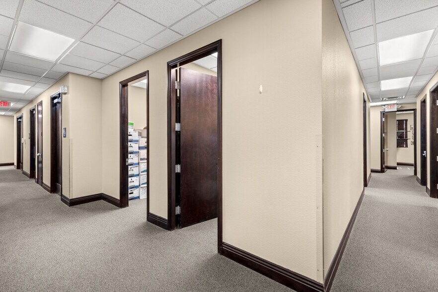 More Photos Of 7836 W Sahara Ave, Las Vegas Office For Sale