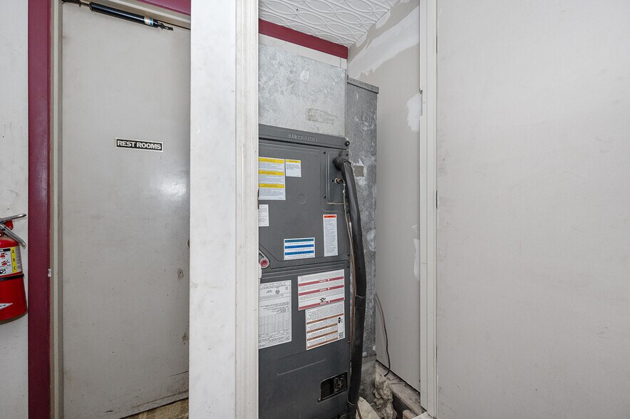 More Photos Of 5736 Springdale Rd, Cincinnati Office For Sale