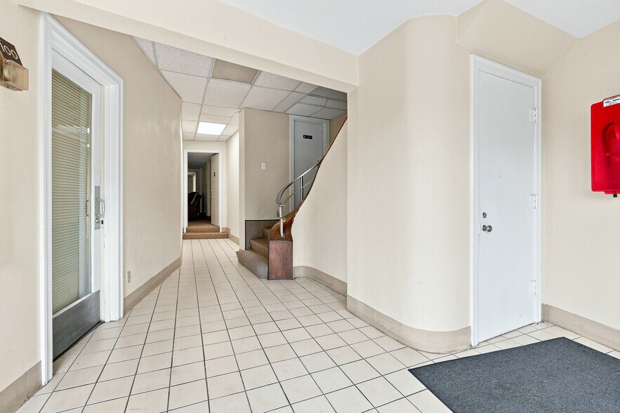 More Photos Of 3506 Memorial Ave, Lynchburg Office For Sale