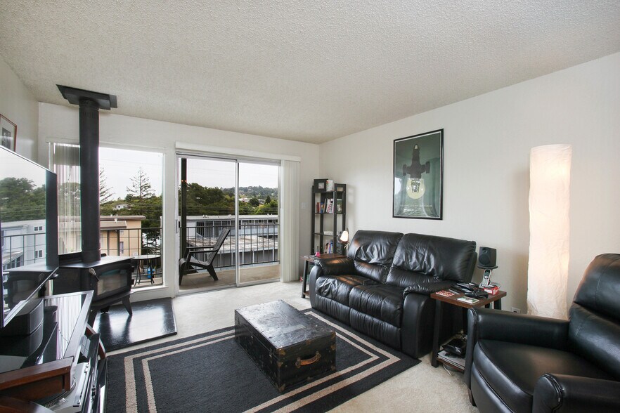 More Photos Of 2200 Village Ct, Belmont Apartments For Sale