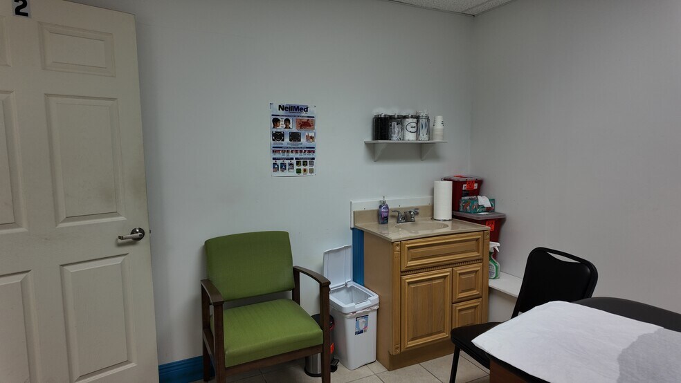 More Photos Of 2401 W Cervantes St, Pensacola General Retail For Sale