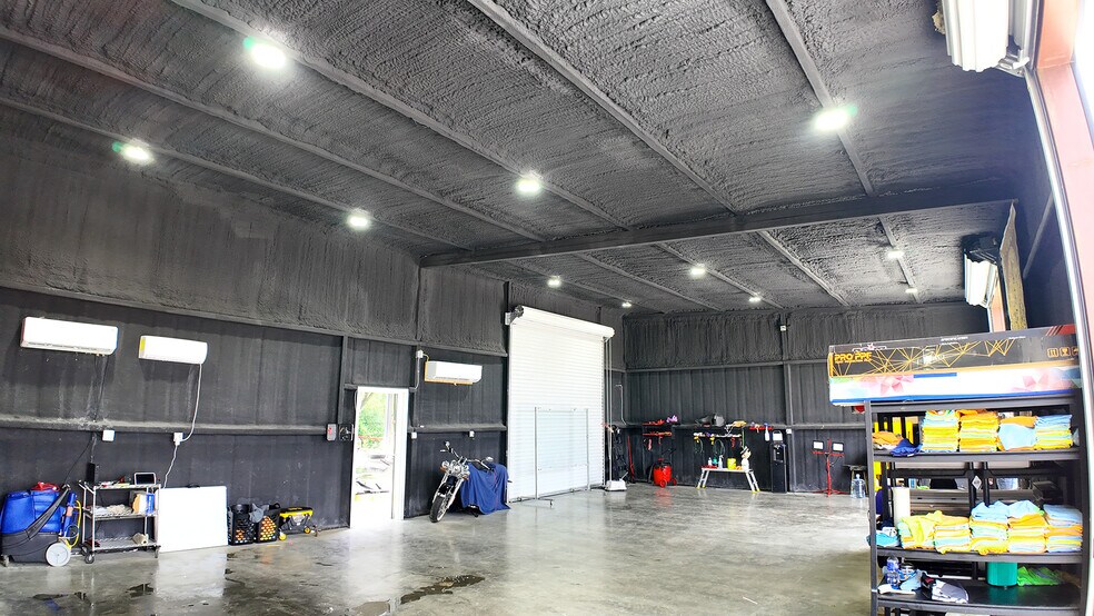 More Photos Of 207 Cottonwood st, Madisonville Warehouse For Sale