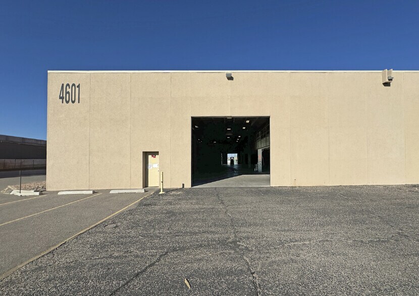 More Photos Of 4601 Paseo Del Norte NW, Albuquerque Warehouse For Lease