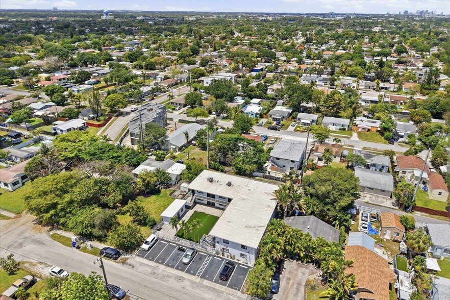 More Photos Of 2325-2331 Arthur St, Hollywood Apartments For Sale