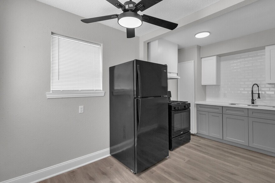More Photos Of 3613 Crane St, Houston Apartments For Sale