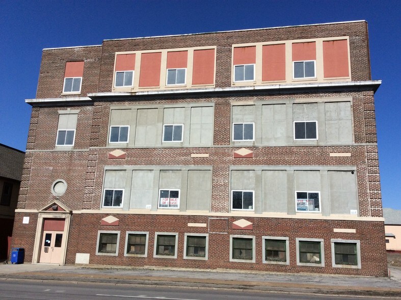 Primary Photo Of 2806 Seneca St, West Seneca Schools For Sale