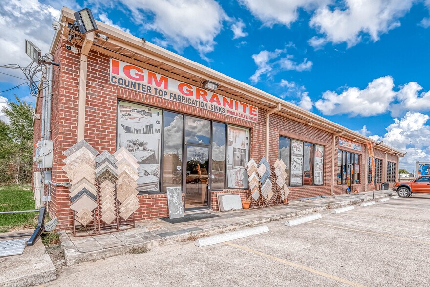 More Photos Of 15511 Highway 6, Rosharon Storefront Retail Office For Lease