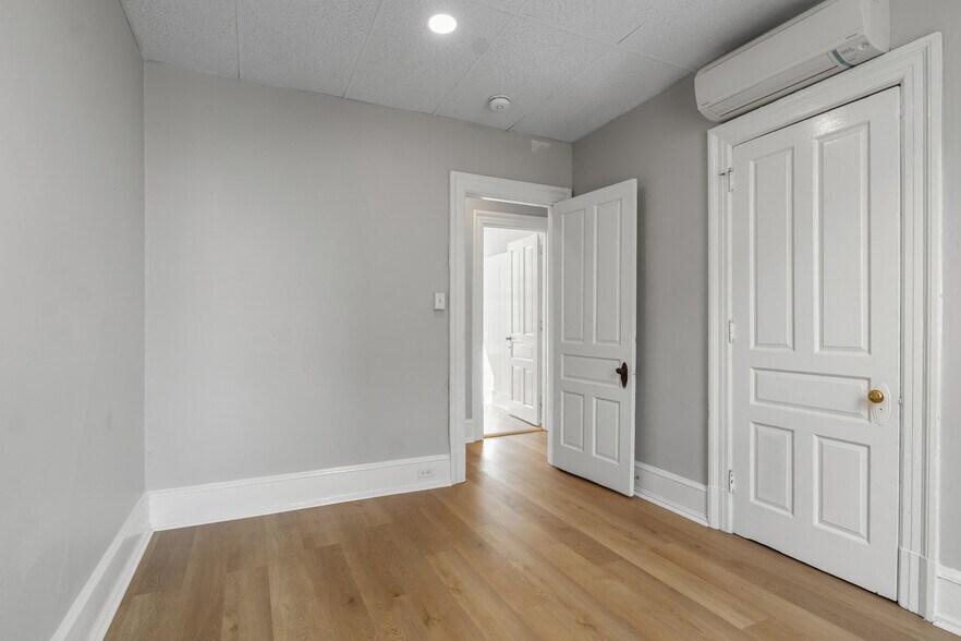 More Photos Of 125 N George St, York Storefront Retail Residential For Lease
