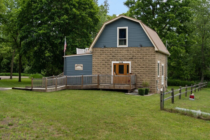 More Photos Of 915 S Clinton St, Stockbridge Restaurant For Sale