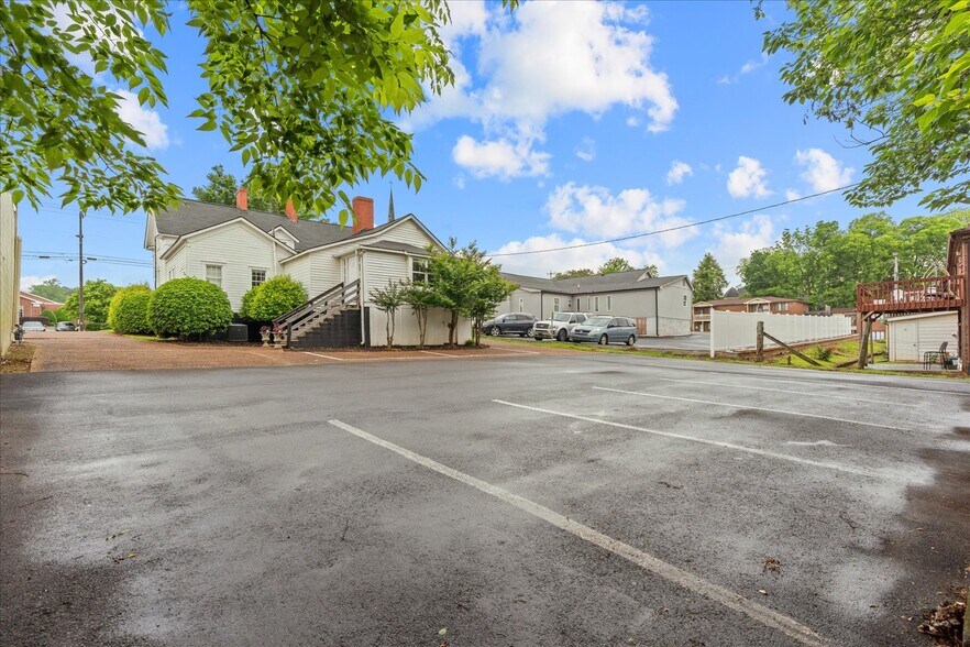 More Photos Of 306 N Thornton Ave, Dalton Office For Sale