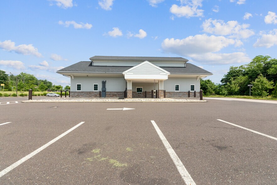 More Photos Of 5707 Easton Rd, Pipersville Freestanding For Sale