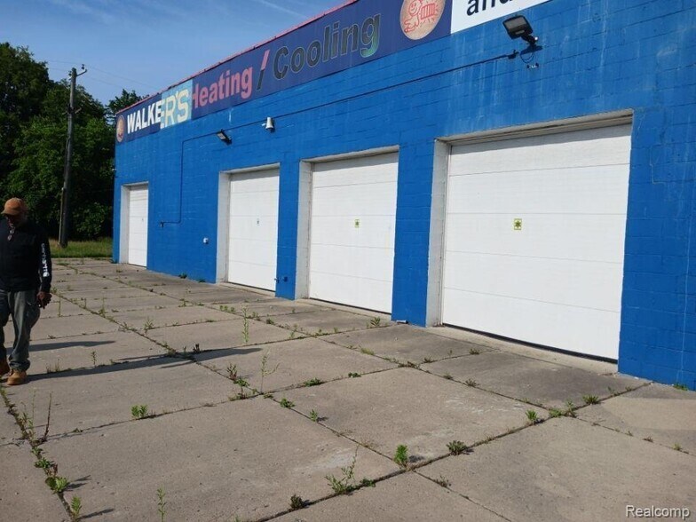 More Photos Of 15921 W 8 Mile Rd, Detroit Flex For Sale