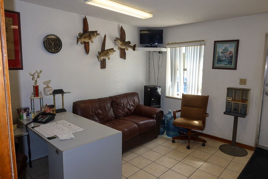 More Photos Of 362 Oakfield Rd, Pensacola Warehouse For Sale