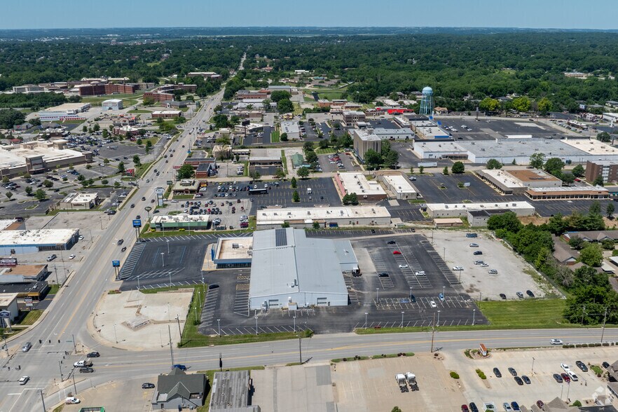 More Photos Of 3921 Frederick Ave, Saint Joseph General Retail For Sale