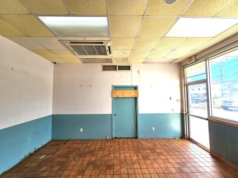 More Photos Of 1336 N School St, Honolulu Freestanding For Lease