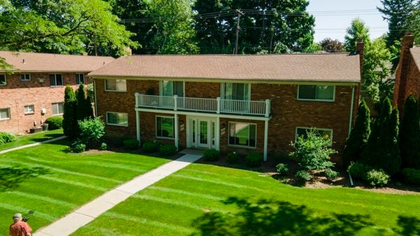 More Photos Of 516 Neff Ln, Grosse Pointe Apartments For Sale