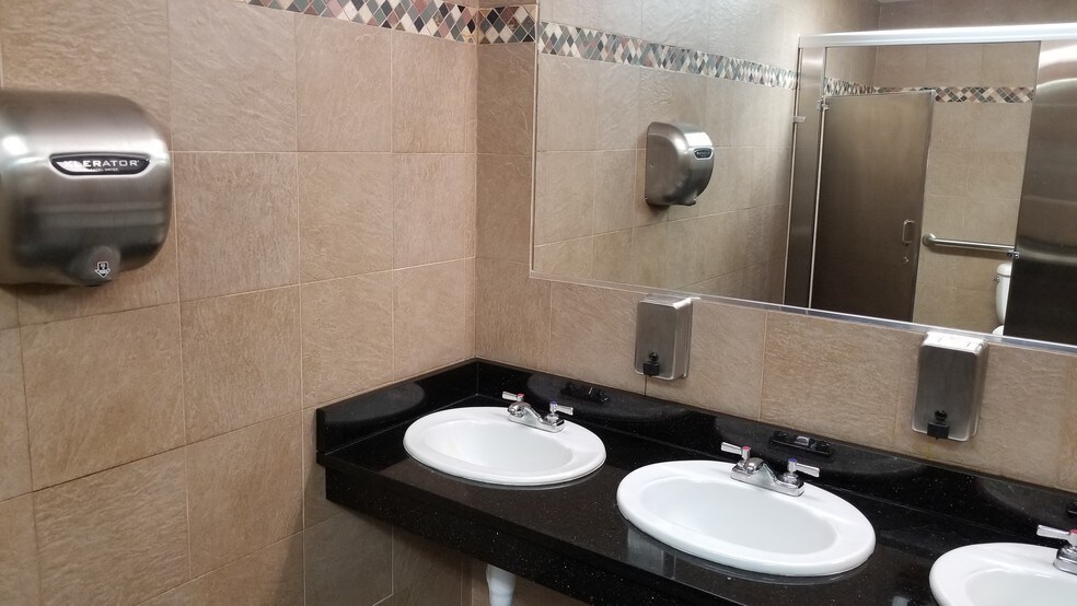 More Photos Of 535 S Broadway, Hicksville Office For Lease