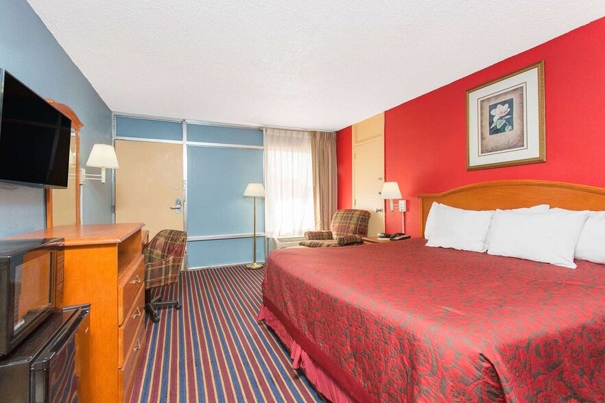 More Photos Of 422 W Oglethorpe Blvd, Albany Hotel For Sale