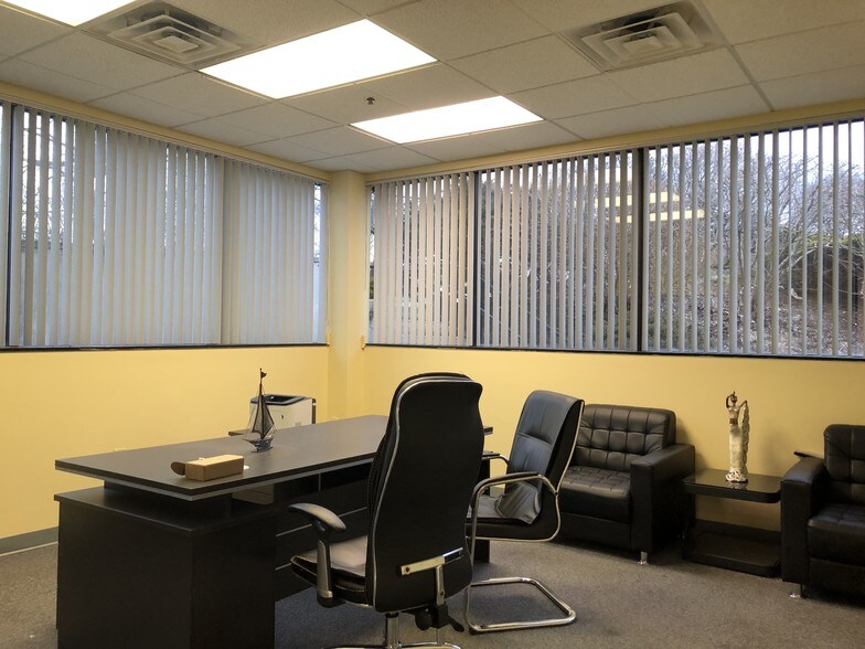 More Photos Of 28 Industrial Dr, Middletown Warehouse For Lease
