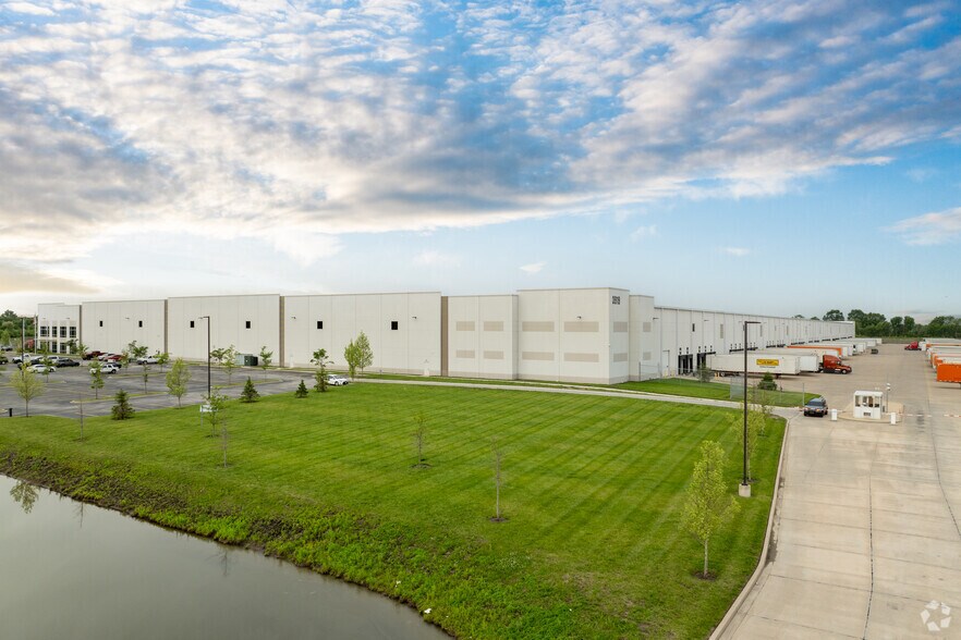 More Photos Of 3919 Lakeview Corporate Dr, Edwardsville Distribution For Lease