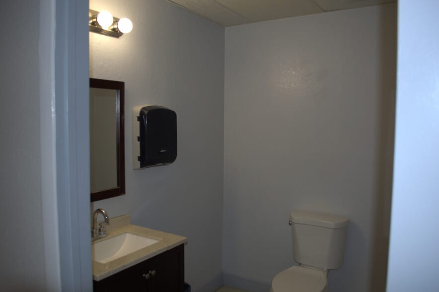 More Photos Of 2979 N 46th Ave, Saint Petersburg Office For Lease