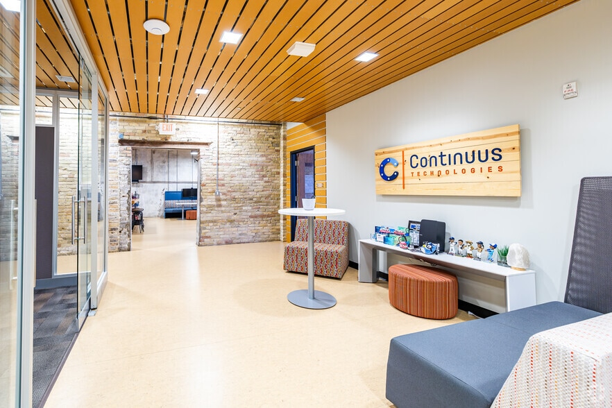 More Photos Of 301-315 N Broadway, Milwaukee Office For Lease