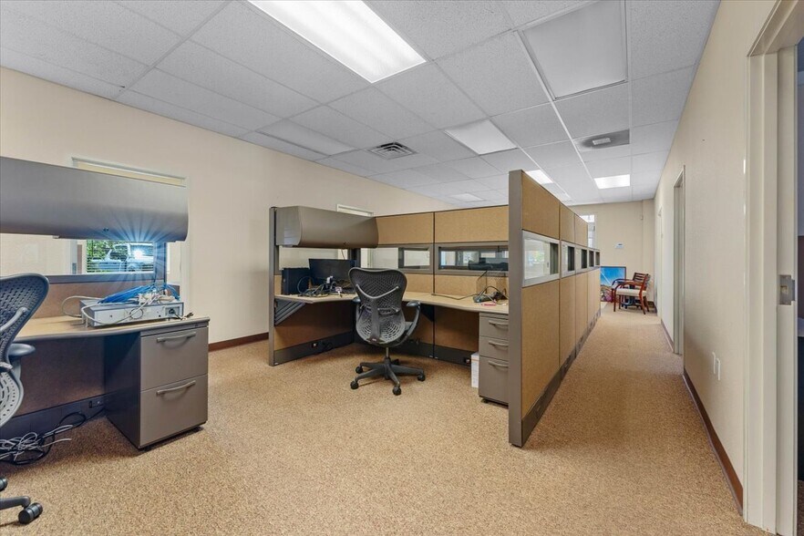 More Photos Of 2155 Larkspur Ln, Redding Office For Sale