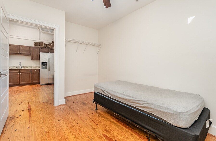 More Photos Of 101 W Main St, Union Dormitory For Sale