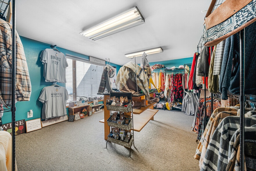 More Photos Of 811 Oregon St, Oshkosh Restaurant For Sale