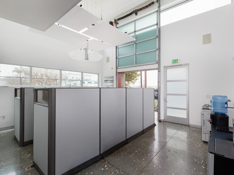 More Photos Of 215-237 California St, El Segundo Loft Creative Space For Lease