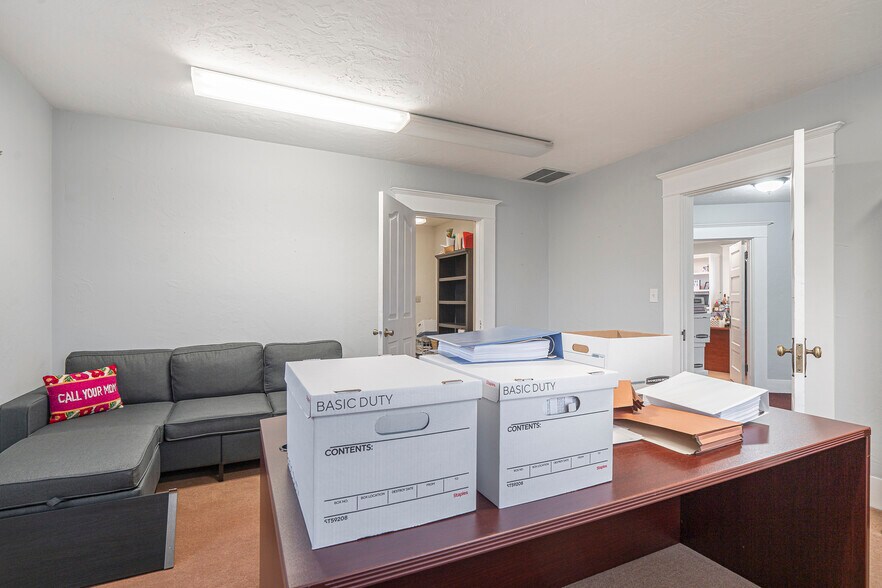 More Photos Of 236 SW Mill St, Dallas Office For Sale