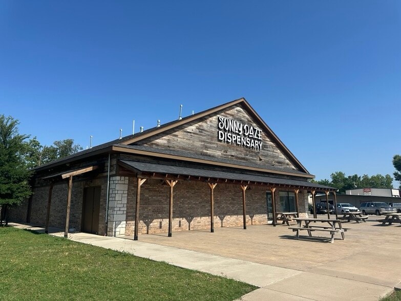 More Photos Of 204 W 2nd St, Edmond Freestanding For Sale