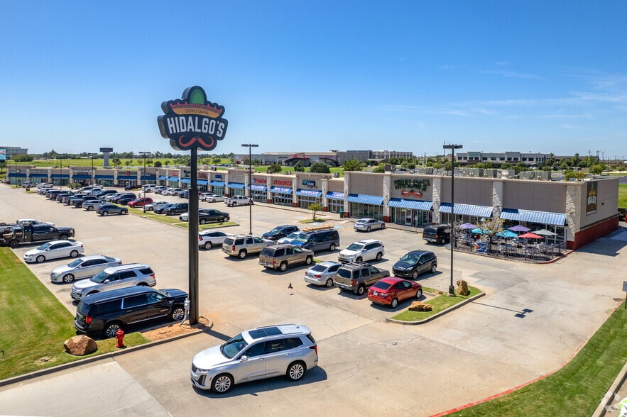 Primary Photo Of 2713-2745 S I-35 Service Rd, Moore Restaurant For Lease