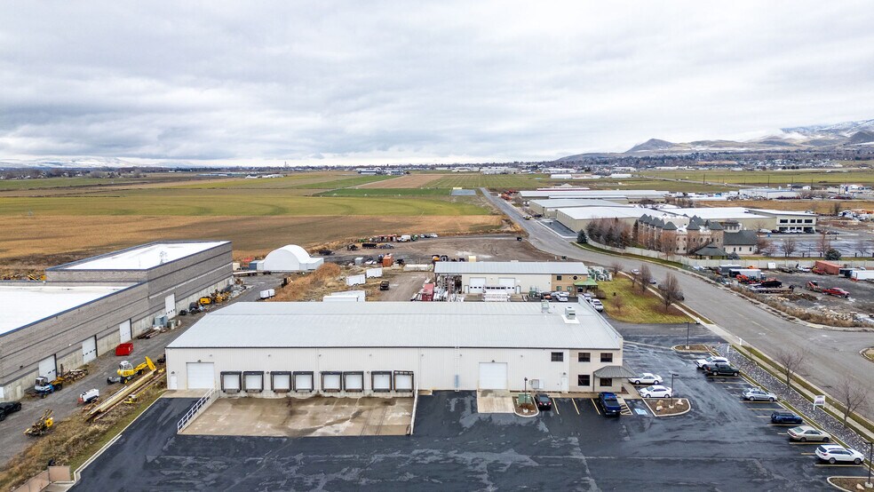 More Photos Of 3775 N 200 W, Hyde Park Service For Lease