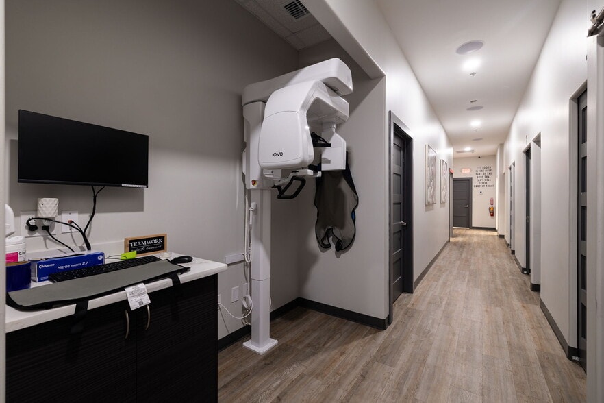 More Photos Of 8190-8214 FM 78, Converse Storefront For Sale