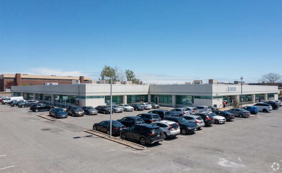 Primary Photo Of 400 Oak St, Garden City Office For Sale